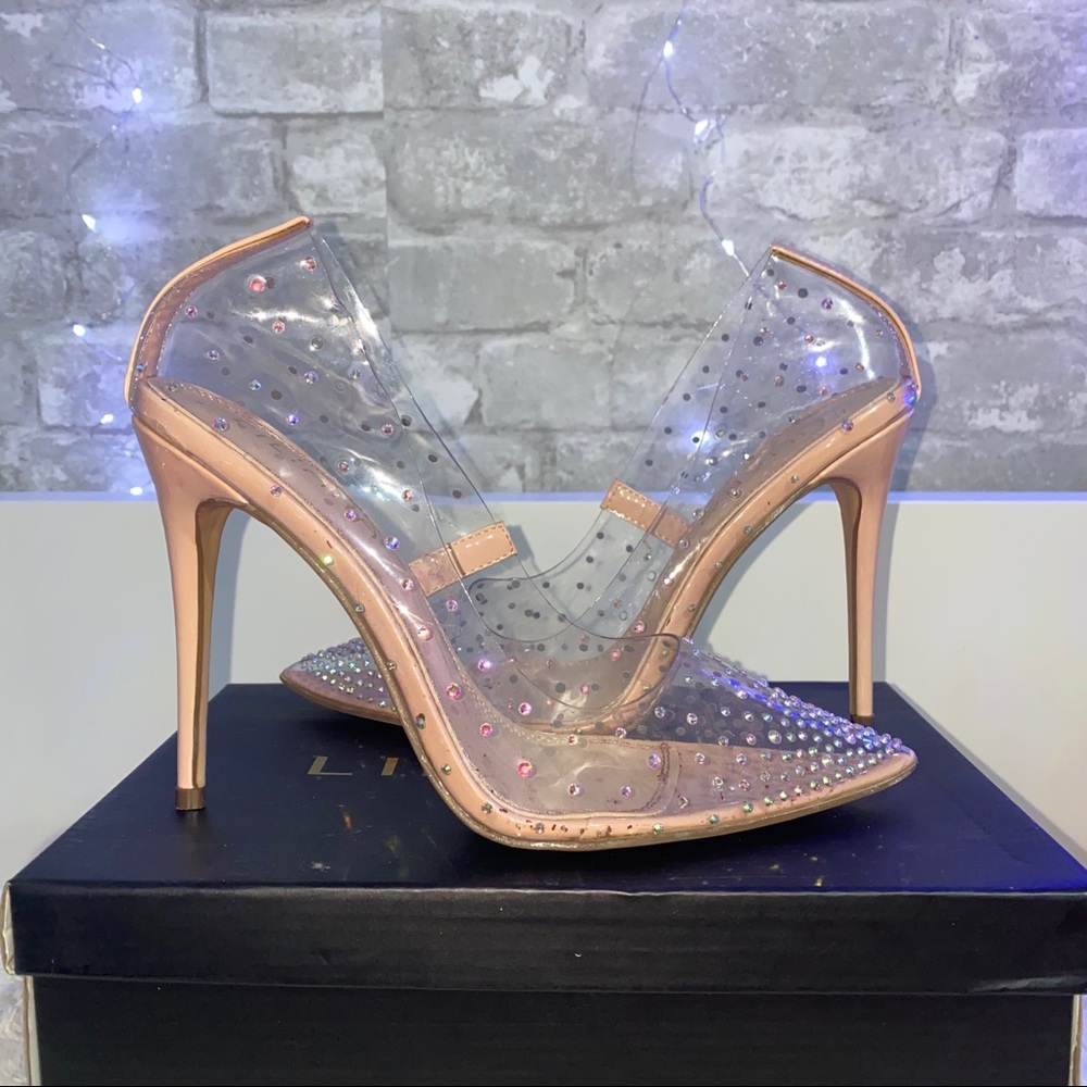Liliana bada** pumps